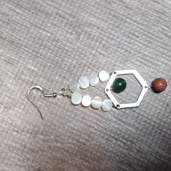 🦋🏵️🦋Holiday Earrings - Picture 3 of 7